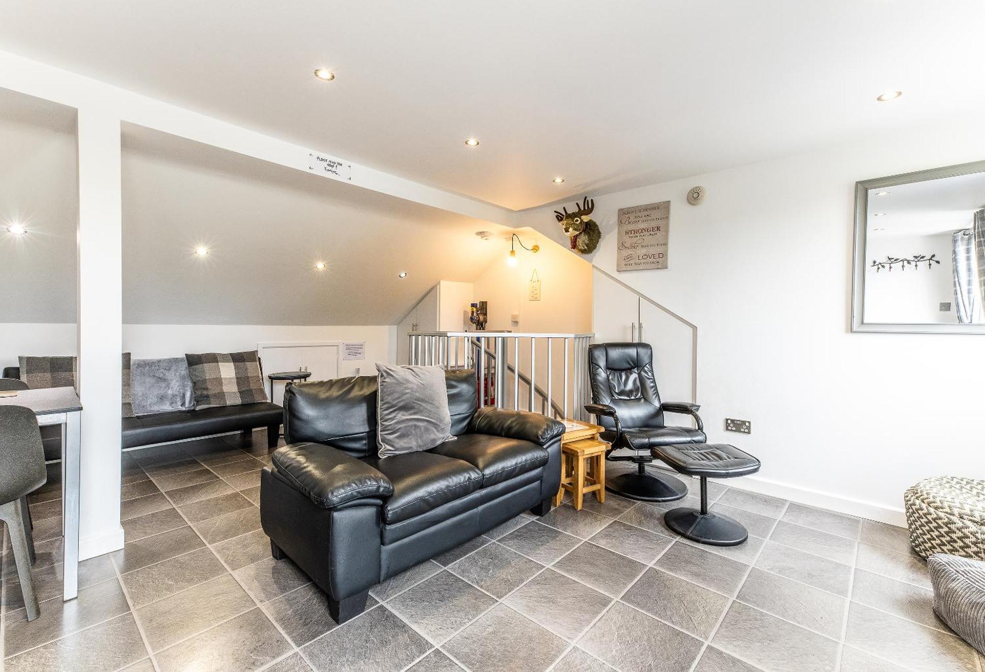 Upside Down House - Sleeps Up To 6 Guests - Great For Family And Friends Gatherings,Corporate Events ,Near Sherwood Forest At Fairview Farm In Nottingham Set In 88 Acres Dış mekan fotoğraf