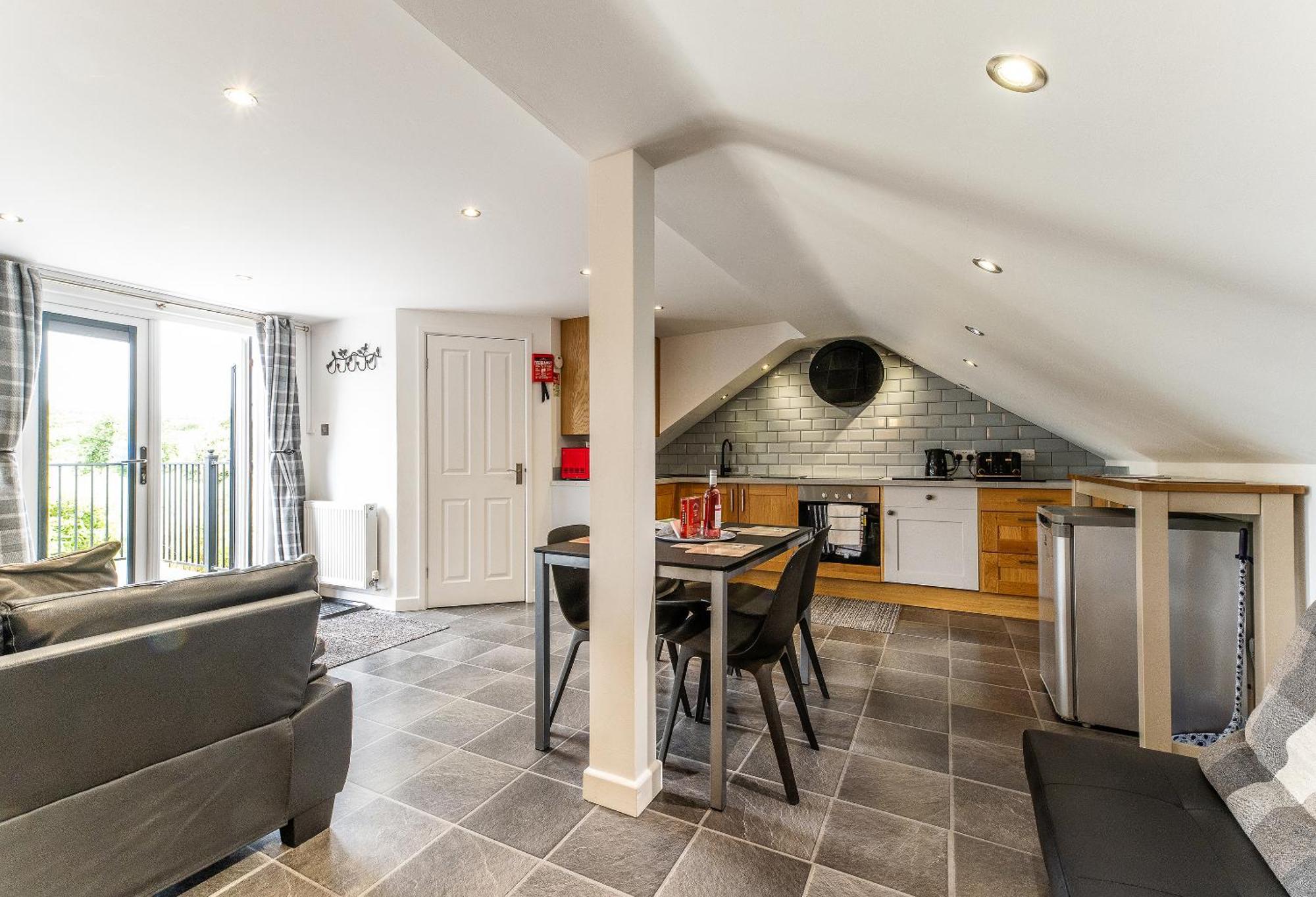 Upside Down House - Sleeps Up To 6 Guests - Great For Family And Friends Gatherings,Corporate Events ,Near Sherwood Forest At Fairview Farm In Nottingham Set In 88 Acres Dış mekan fotoğraf