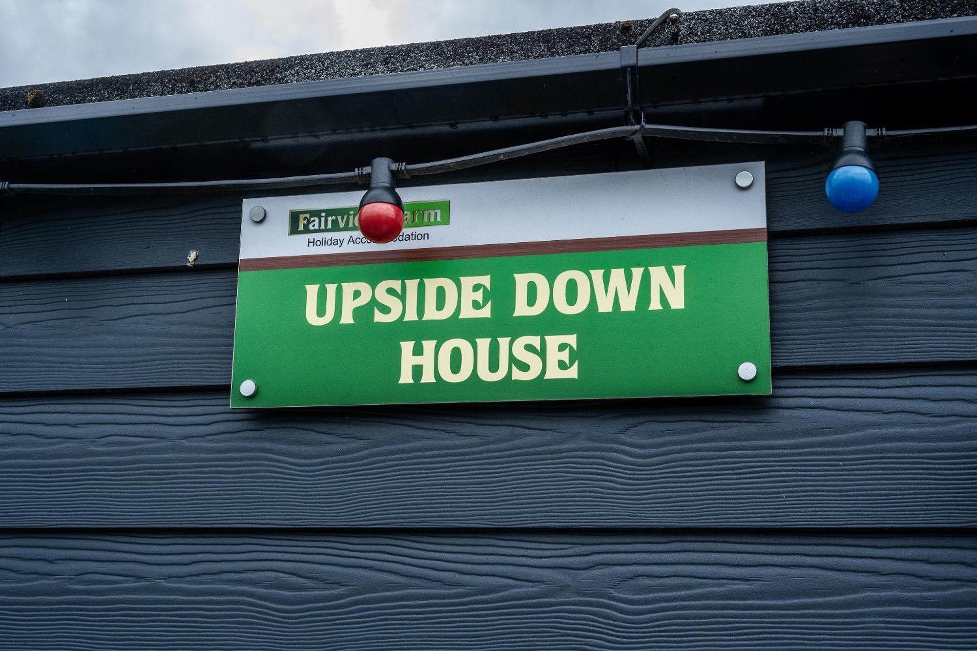 Upside Down House - Sleeps Up To 6 Guests - Great For Family And Friends Gatherings,Corporate Events ,Near Sherwood Forest At Fairview Farm In Nottingham Set In 88 Acres Dış mekan fotoğraf