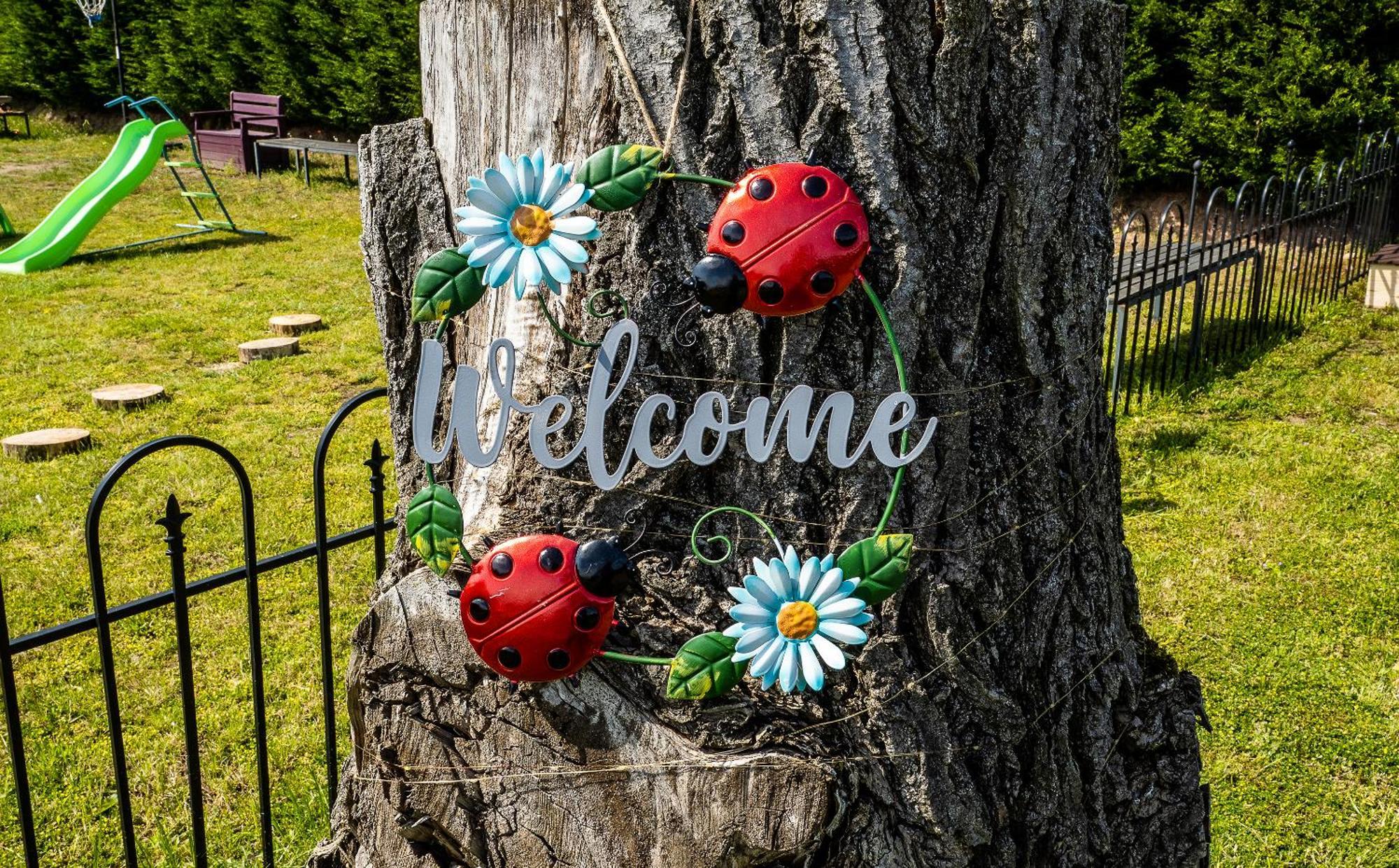 Upside Down House - Sleeps Up To 6 Guests - Great For Family And Friends Gatherings,Corporate Events ,Near Sherwood Forest At Fairview Farm In Nottingham Set In 88 Acres Dış mekan fotoğraf
